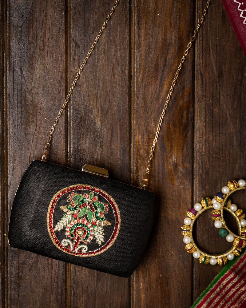 Pachchaikili Clutch