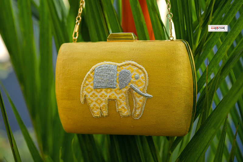 ANAHITA CLUTCH - GOLD